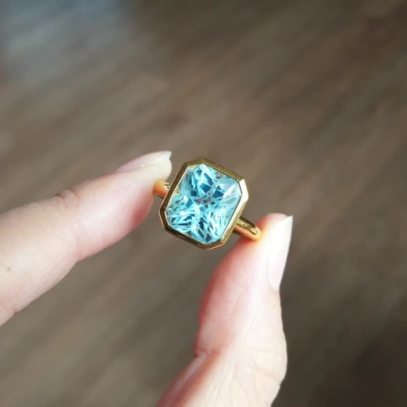天蓝色托帕石 9K 纯金戒指。 - 戒指 - 宝石 蓝色