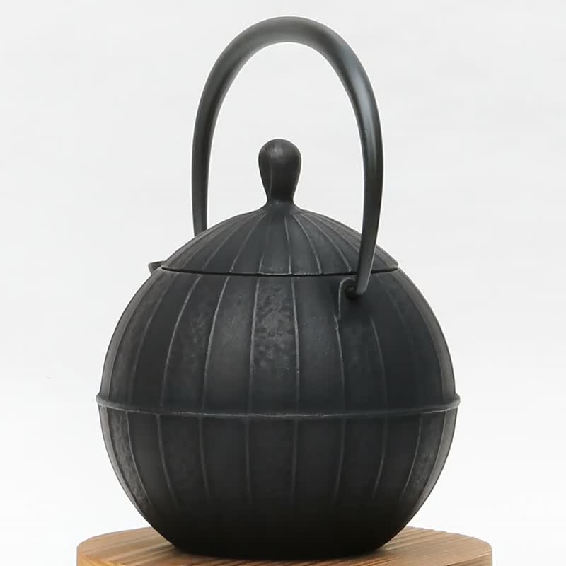 壹铸堂 南部铁器 铁瓶 铁壶 核桃0.8L 日本制 - 茶具/茶杯 - 其他金属 黑色