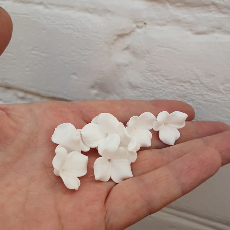White flowers beads polymer clay 1 cm, Floral beads clay for making jewelry - 零件/散装材料/工具 - 塑料 白色