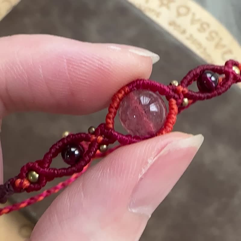 BB01 民族风 蜡线编织 草莓晶 石榴石 铜珠 手环 (可调长度) - 手链/手环 - 宝石 红色