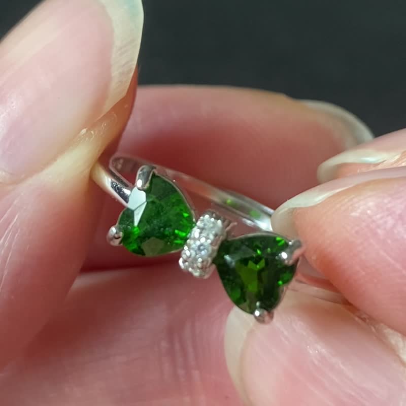 天然绿磷灰矿石蝴蝶结戒指 - 戒指 - 水晶 绿色