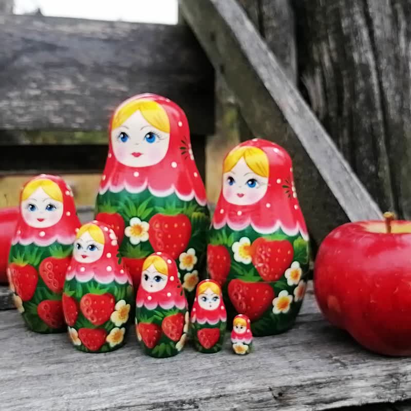 Nesting Dolls for Kids Set 7 pcs - Traditional Russian Doll Strawberry Pattern - 玩具/玩偶 - 木头 多色