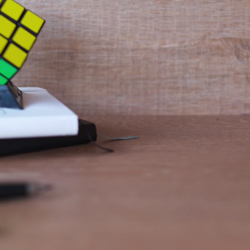Wooden Figure Solved Rubik's Head - 玩偶/公仔 - 木头 多色