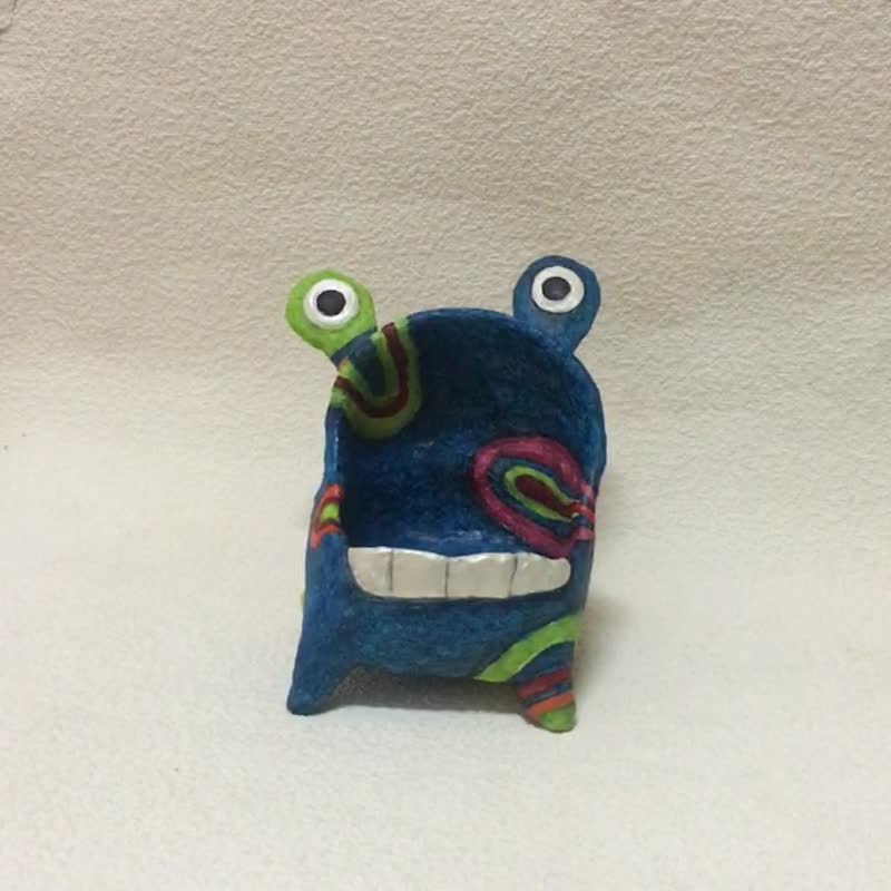 A little container handcraft doll / Mr. Big mouth monster no.5 (colourful) - 摆饰 - 环保材料 蓝色